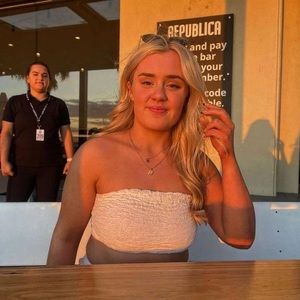 Meet your Posher, Olivia